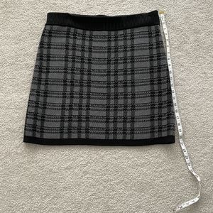 Banana Republic Black/Gray Plaid Skirt Sz L